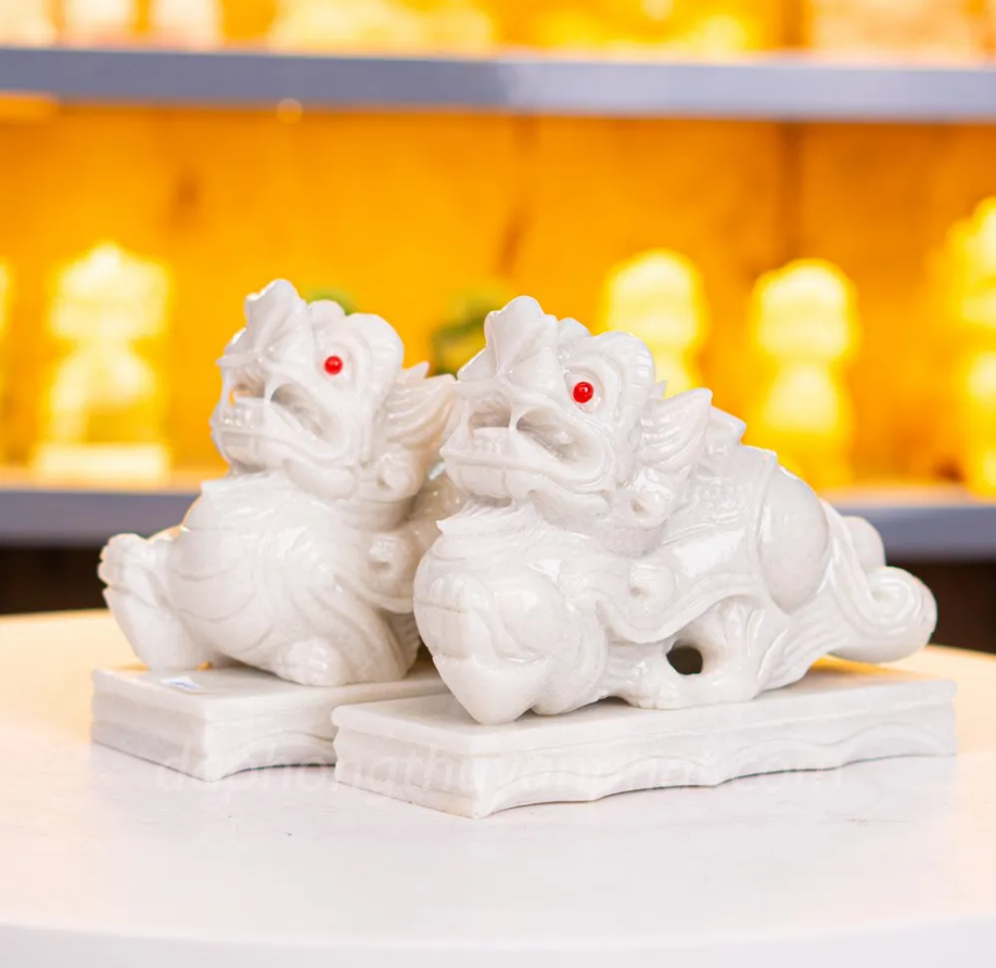 Tượng tỳ hưu đá trắng.png